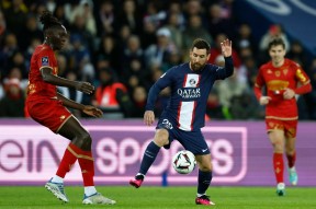 爱游戏-包含梅西回归赛场，连败首场状态亮眼，巴黎圣日耳曼观众沸腾！的词条