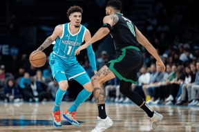 AYX-塔图姆回归赛场，大胜首场状态亮眼，勇士观众沸腾！的简单介绍