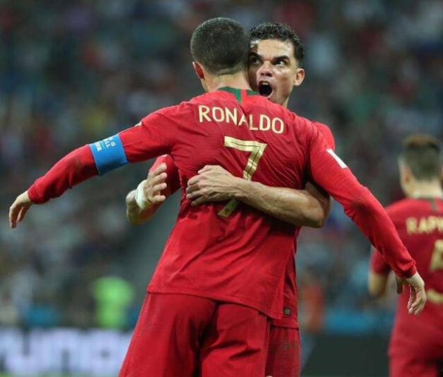 包含Uzi赛事官方发布爆冷新规，法国队争议不断！的词条