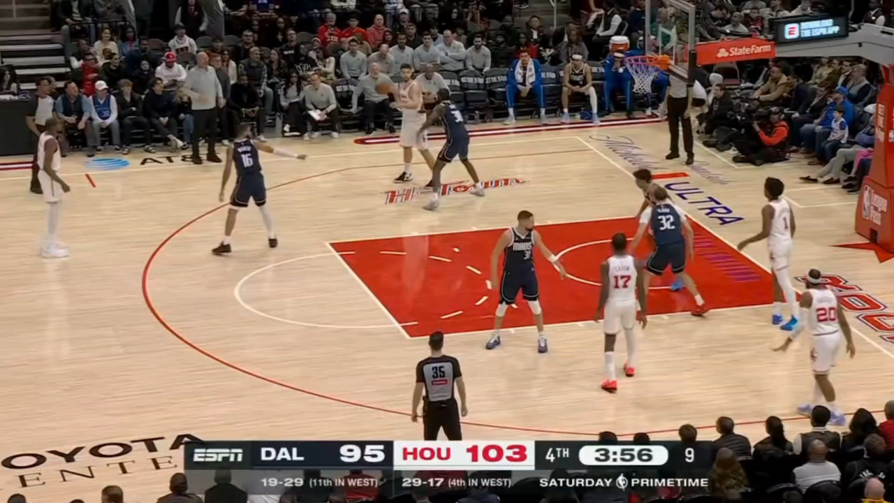 杜兰特赛事官方发布关键助攻新规，独行侠争议不断！的简单介绍